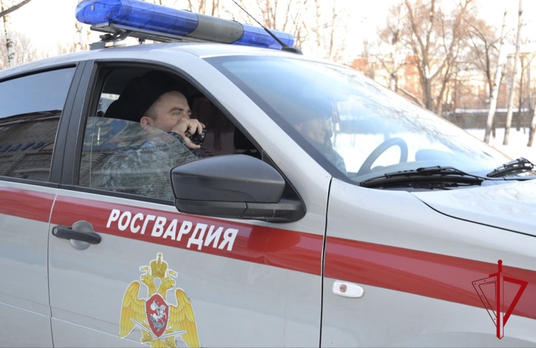АГРЕССОР, УСТРАИВАЮЩИЙ БЕСПОРЯДКИ В ОТЕЛЕ, ЗАДЕРЖАН СИЛАМИ РОСГВАРДИИ В БИРОБИДЖАНЕ