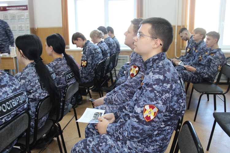 ДЛЯ ЮНОГО ПОКОЛЕНИЯ ОТКРЫТЫ ДВЕРИ ПОДРАЗДЕЛЕНИЯ РОСГВАРДИИ В БИРОБИДЖАНЕ