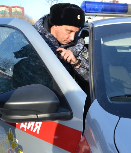 ХУЛИГАНСКИЕ ДЕЙСТВИЯ ПЬЯНОГО ЖИТЕЛЯ БИРОБИДЖАНА ПРЕКРАЩЕНЫ СОТРУДНИКАМИ РОСГВАРДИИ
