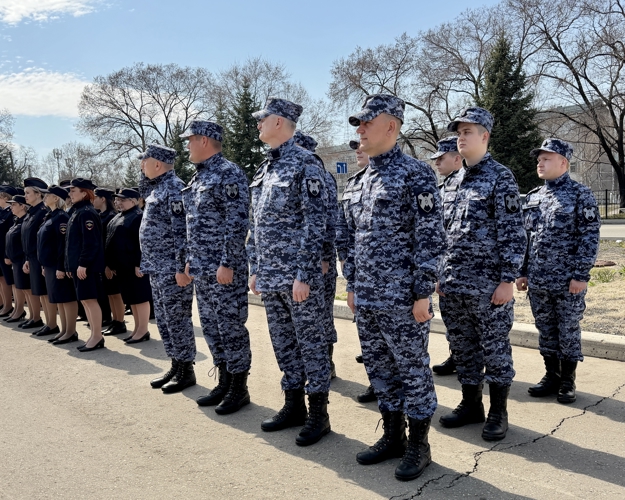 ГАРНИЗОННЫЙ РАЗВОД НАРЯДОВ ПОЛИЦИИ И РОСГВАРДИИ ПРОШЕЛ В БИРОБИДЖАНЕ