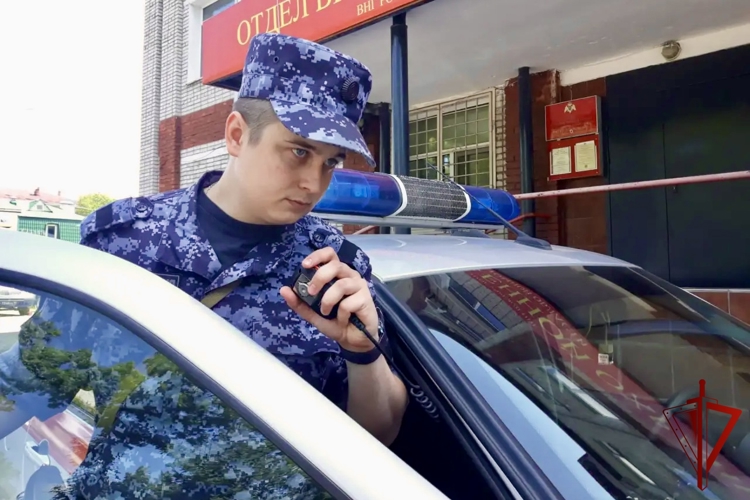 РОСГВАРДЕЙЦЫ ЗАДЕРЖАЛИ ГРАЖДАНИНА ЗА ХУЛИГАНСТВО И ПОПЫТКУ ПОВРЕЖДЕНИЯ ИМУЩЕСТВА В ОДНОЙ ИЗ ГОСТИНИЦ БИРОБИДЖАНА